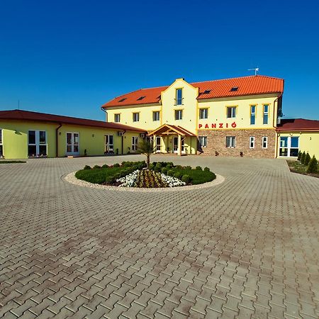 Kentaur Lovaspanzio Hodmezovasarhely Ngoại thất bức ảnh